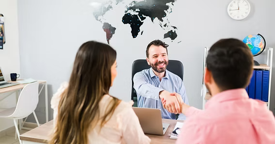 Agent creating travel experiences