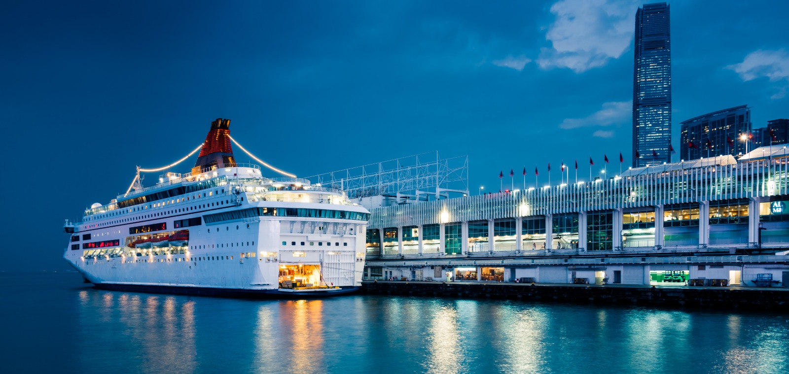 Agent creating travel experiences